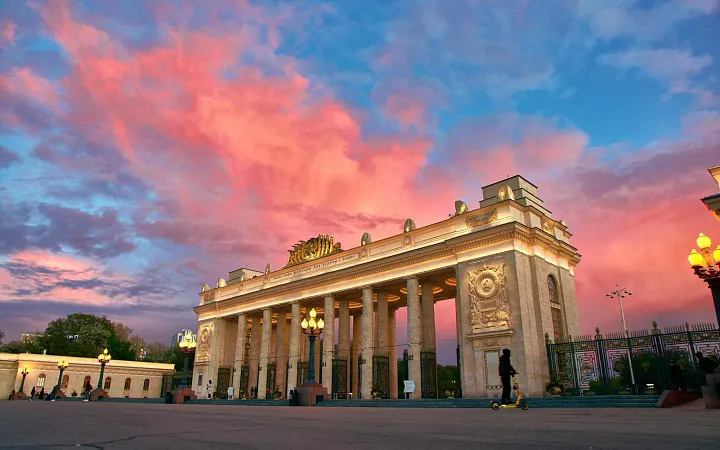 Парк Горького Москва — главный вход